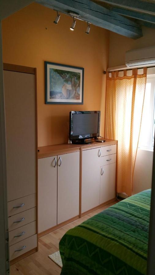 Tri Palme Apartment Đảo Prvić Ngoại thất bức ảnh